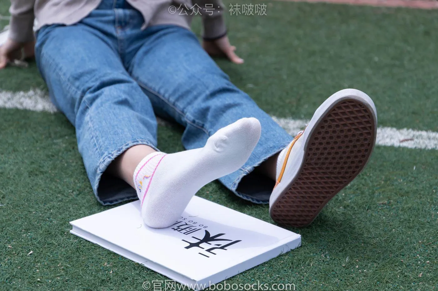[BoBoSocks袜啵啵]NO.004 泡芙-vans帆布鞋、白棉袜、裸足 [127P]插图3